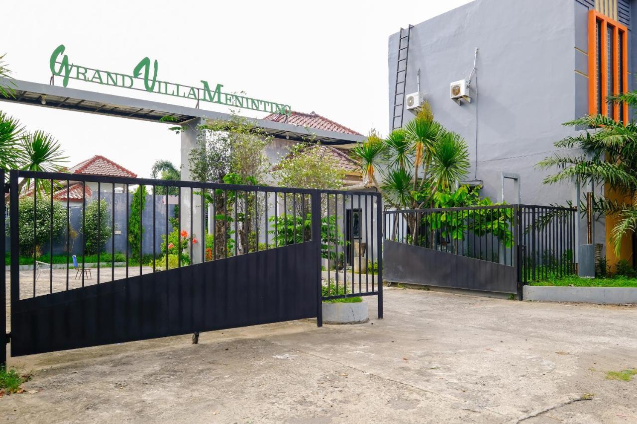 Oyo 2284 Grand Villa Meninting Montongbuwoh المظهر الخارجي الصورة