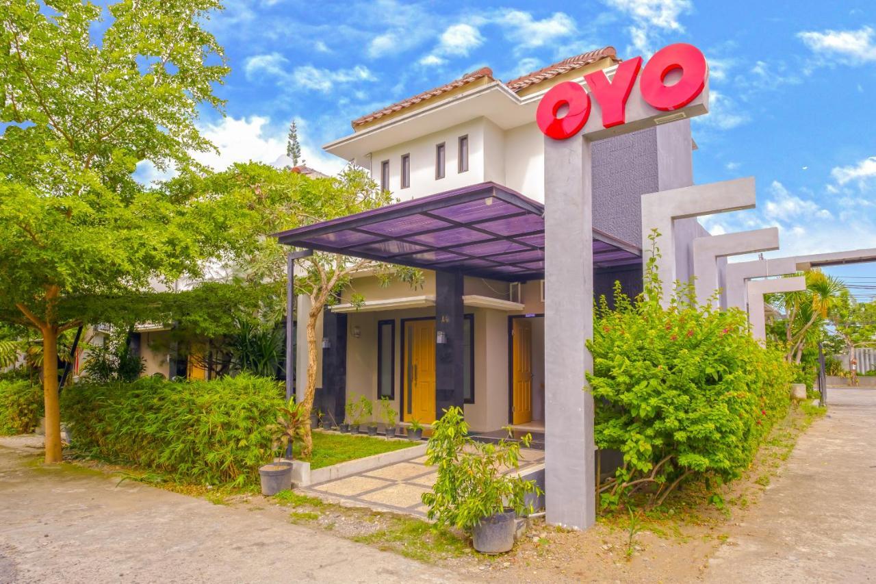 Oyo 2284 Grand Villa Meninting Montongbuwoh المظهر الخارجي الصورة