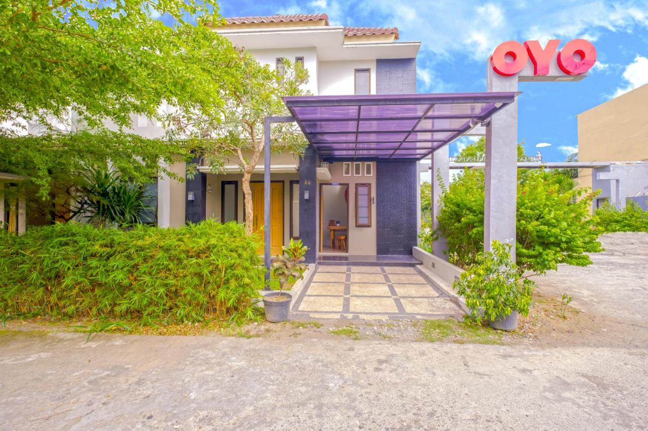 Oyo 2284 Grand Villa Meninting Montongbuwoh المظهر الخارجي الصورة