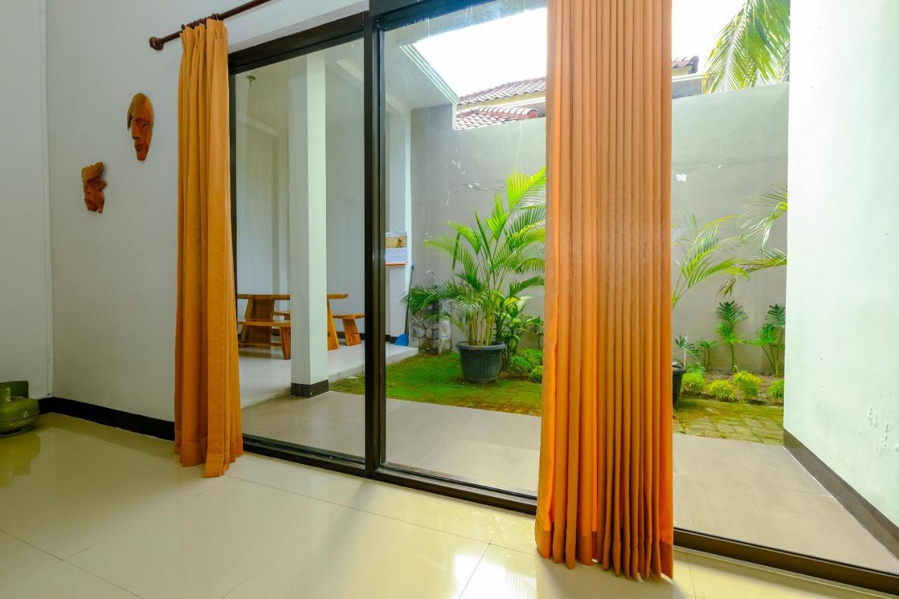 Oyo 2284 Grand Villa Meninting Montongbuwoh المظهر الخارجي الصورة